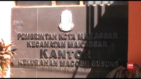 VIDEO: Massa Rusak Kantor Kelurahan