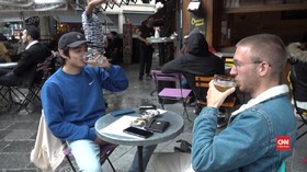 VIDEO: Sukacita Pecinta Bir Saat Bar Kembali Buka di Brussels