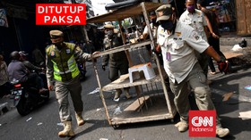 VIDEO: Puluhan Toko di Pasar Tanah Abang Ditutup Paksa Pol PP