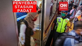 VIDEO: Jam Kerja Sama Penyebab Kepadatan di Stasiun Kereta