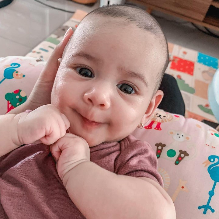 <p>Kini Annasya sudah hampir menginjak usia 5 bulan. Wah, sedikit lagi makan MPASI nih. (Foto: Instagram @annissanns)</p>