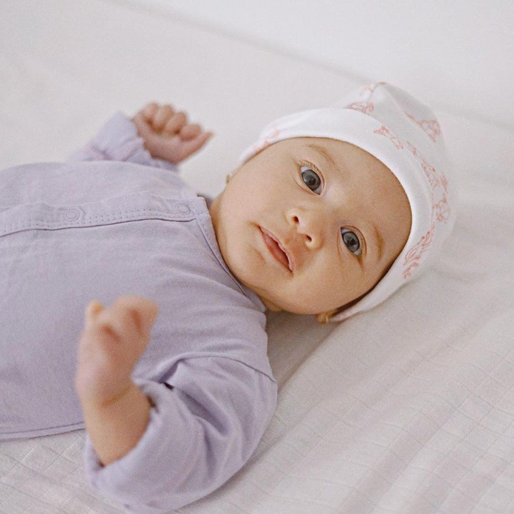 <p>Seperti bayi selebgram lainnya, Annasya disebut netizen sebagai keponakan online. Annasya dipuji punya paras cantik sejak lahir. (Foto: Instagram @annasyaxiveria)</p>