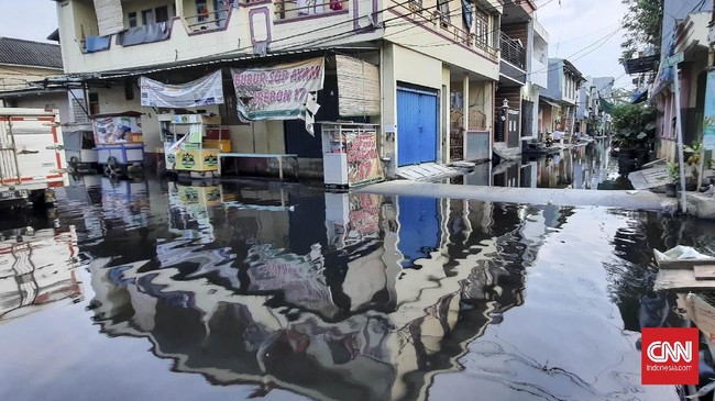 BPBD DKI menyebut kenaikan tinggi muka air laut memicu banjir rob di kawasan Jakarta Utara yang merendam belasan RT di sana.