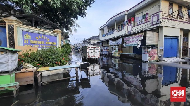 Tagar 'banjir' dan kata kunci 'katulampa' trending topic di Twitter sejak Senin (21/9) malam hingga Selasa pagi.