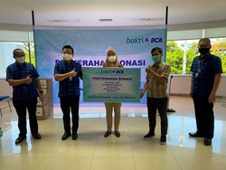 Peduli COVID-19, BCA Salurkan Bantuan bagi Tenaga Medis di Makassar