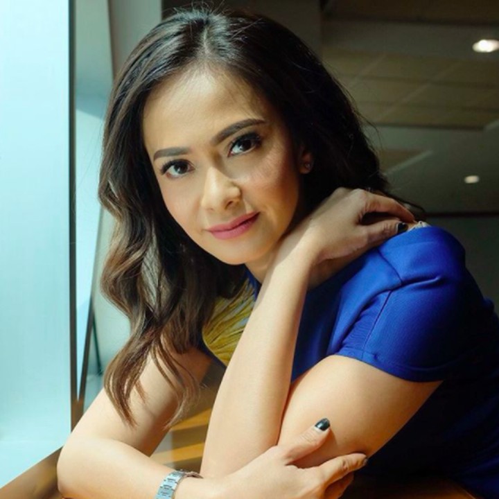 Selain akting, Ersa Mayori, atau biasa disapa Echa ini juga pernah jadi pembawa acara musik di TPI dan TVRI. [Foto: Instagram @ersamayori]
