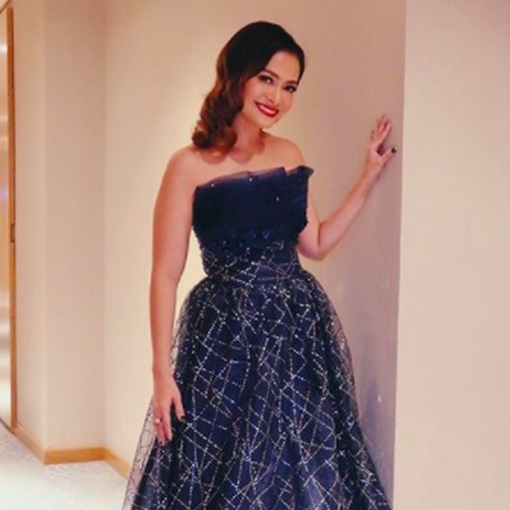 Sampai sekarang, Esra Mayori masih eksis sebagai presenter dan main di beberapa film layar lebar. [Foto: Instagram @ersamayori]