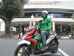 Pakai Pelindung Cegah Corona, Driver Ojol Ini Disebut Mirip Gatotkaca