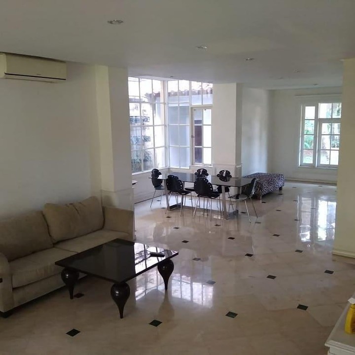 <p>Sampai saat ini, belum diketahui pasti alasan Laudya Cynthia Bella menjual rumah mewahnya ini, Bunda. (Foto: Instagram @getyourhomehere)  </p>