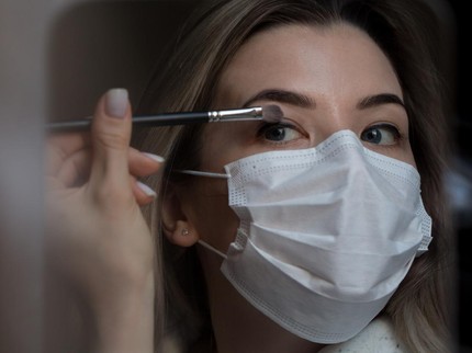 7 Tips Tetap Cantik Meski Pakai Masker di Era New Normal