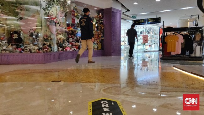 Pusat perbelanjaan Tunjungan Plaza, Surabaya mulai buka setelah PSBB berakhir.