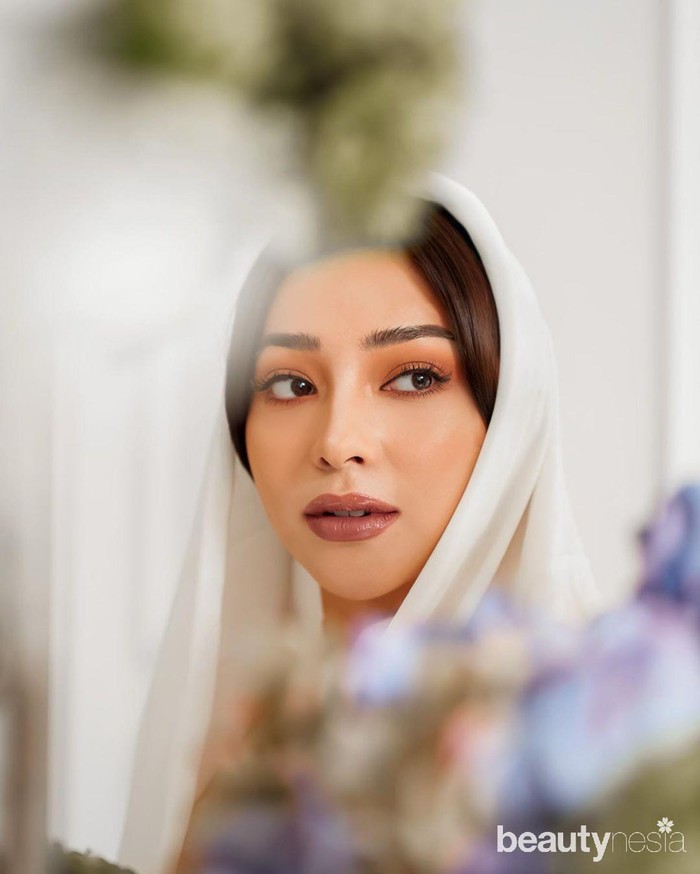 Meski demikian, bintang sinetron Putri yang Ditukar itu tak mau ambil pusing dengan komentar buruk warganet tentang gaya hijabnya. Nikita justru terlihat nyaman dan tetap konsisten dengan gaya hijab jiponnya, bahkan ia tampak semakin stylish. (Foto: Instagram.com/nikitawillyofficial94)