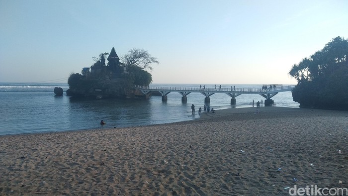 Pantai Balekambang Malang