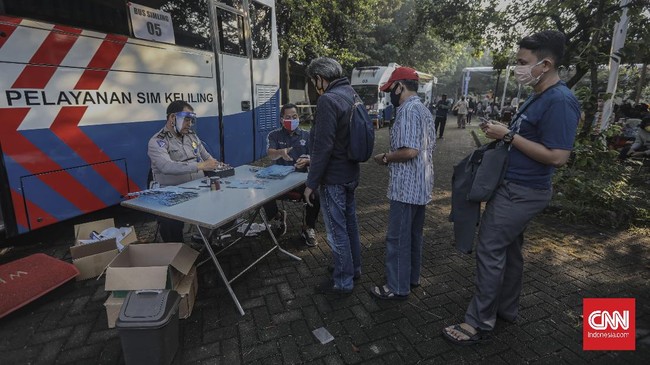 Daftar wilayah layanan SIM Keliling bagi masyarakat yang hendak mengurus perpanjangan masa berlaku Surat Izin Mengemudi (SIM), di Jakarta, Kamis, (21/10).