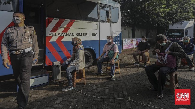 Layanan SIM Keliling hanya melayani permohonan perpanjangan SIM A dan C yang dapat dilakukan sebelum masa berlaku habis.