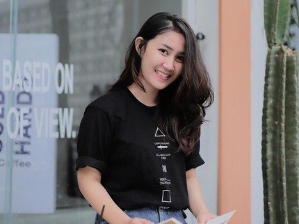 7 Potret Penjual Gorengan Cantik yang Viral, Ternyata Selebgram Yogyakarta