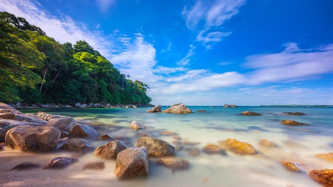 Menparekraf Sandi Sebut Protokol Kesehatan di Bintan Terbaik Menparekraf Sandiaga Uno menyebut protokol kesehatan di Bintan terbaik, dan segera meninjau kemungkinan travel bubble dengan Singapura.