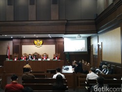 Bacakan Eksepsi, Benny Tjokro Minta Hakim Tolak Dakwaan dan Dibebaskan
