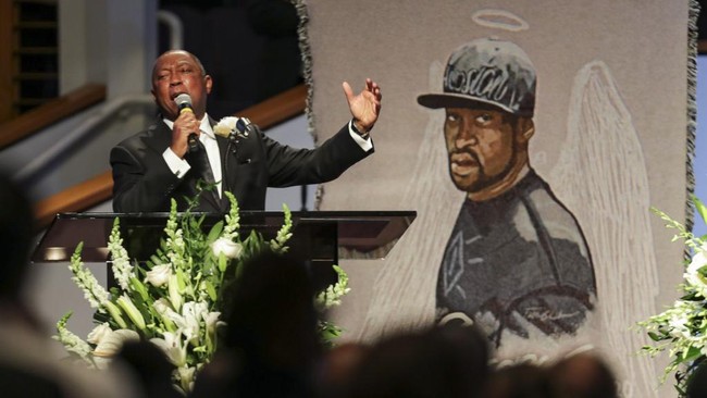 Houston Mayor Sylvester Turner speaks during the funeral for George Floyd on June 9, 2020, at The Fountain of Praise church in Houston. - George Floyd will be laid to rest Tuesday in his Houston hometown, the culmination of a long farewell to the 46-year-old African American whose death in custody ignited global protests against police brutality and racism.Thousands of well-wishers filed past Floyd's coffin in a public viewing a day earlier, as a court set bail at $1 million for the white officer charged with his murder last month in Minneapolis. (Photo by Godofredo A. VASQUEZ / POOL / AFP)