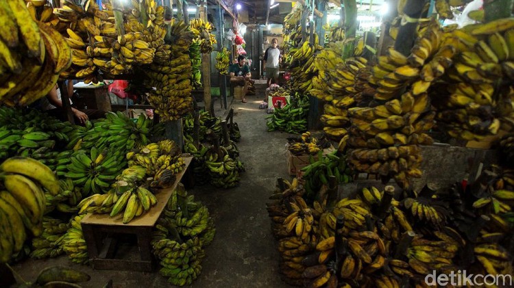 Sebanyak 14 pedagang di Pasar Serdang Kemayoran positif COVID-19. Guna antisipasi virus Corona para pedagang yang berjualan disana terapkan protokol kesehatan.