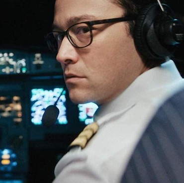 Pesawat Joseph Gordon-Levitt Dibajak Teroris dalam Trailer Film '7500'