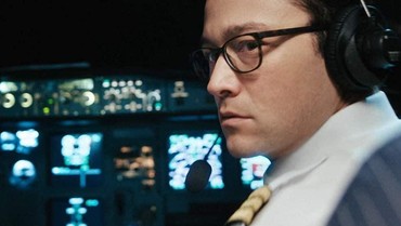 img-title Pesawat Joseph Gordon-Levitt Dibajak Teroris dalam Trailer Film '7500'
