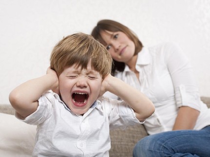 9 Cara Hadapi Amukan Anak di Fase Terrible Two Tanpa Emosi, Bun
