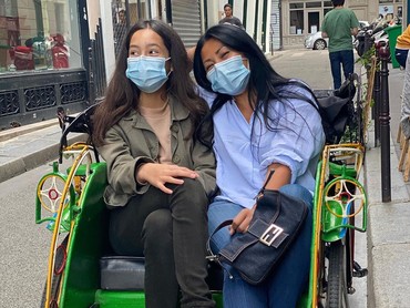 Naik Becak di Paris, Penampilan Putri Anggun C Sasmi Bikin Pangling