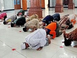 Kebumen Nihil Positif Corona, Bupati Sujud Syukur Saat Deklarasi New Normal