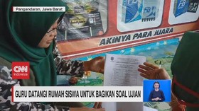 VIDEO: Guru Datangi Rumah Siswa untuk Bagikan Soal Ujian