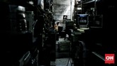 Mal Rongsok Tetap Normal Mal Rongsok tetap buka saat PSBB dan New Normal saat ini di kota depok. Pengunjung yang datang tetap menerapkan protokol kesehatan hadapi virus Corona. Depok. Kamis (11/6/2020).CNN Indonesia/Andry Novelino