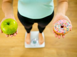 Kamu Masih Percaya 5 Mitos Makanan Penyebab Kegemukan Ini?