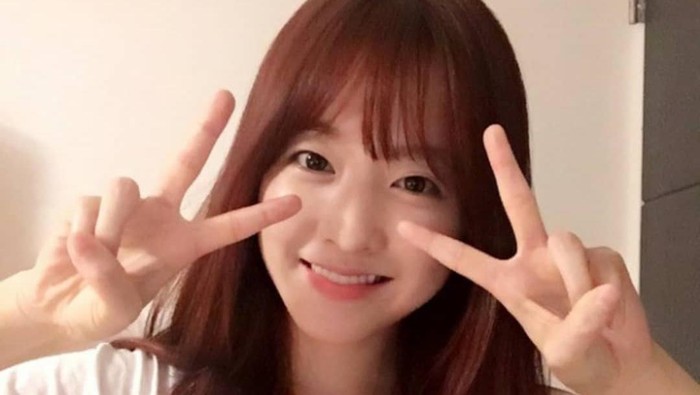 Pecinta drama Korea pasti tak asing dengan wajah satu ini! Ya, Park Bo Young. Artis Korea ini sudah banyak membintangi judul drama dan film di Negeri Gingseng. Baru-baru ini penggemarnya di seluruh dunia, termasuk Indonesia dibuat heboh lantaran Youtube menonaktifkan kolom komentar di vlognya. (Foto: Instagram.com/parkboyoungzone/)