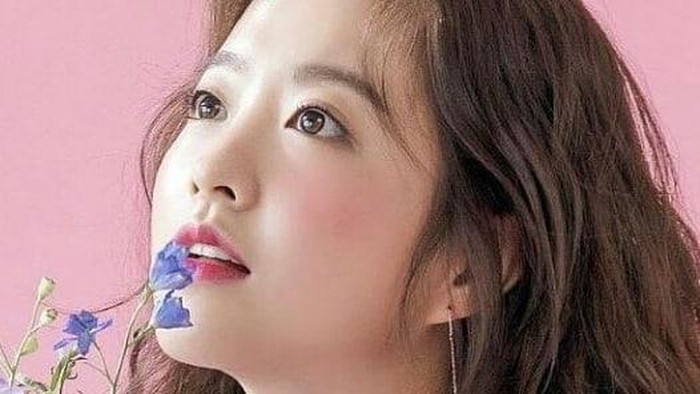 Aktris cantik ini sudah meniti karier hiburan Korea Selatan sejak 2006 silam. Serial pertama yang dibintanginya adalah film pendek berjudul Equal dan drama Secret Campus. Setelah satu tahun debut, Park Bo Young langsung menyabet penghargaan sebagai Best Young Actress pada ajang penghargaan SBS Drama Awards 2007 silam. Tak cuma itu, pada 2018 silam dia meraih Best Actress dalam ajang 39th Blue Dragon Film Awards. (Foto: Instagram.com/park_bo_young_18/)