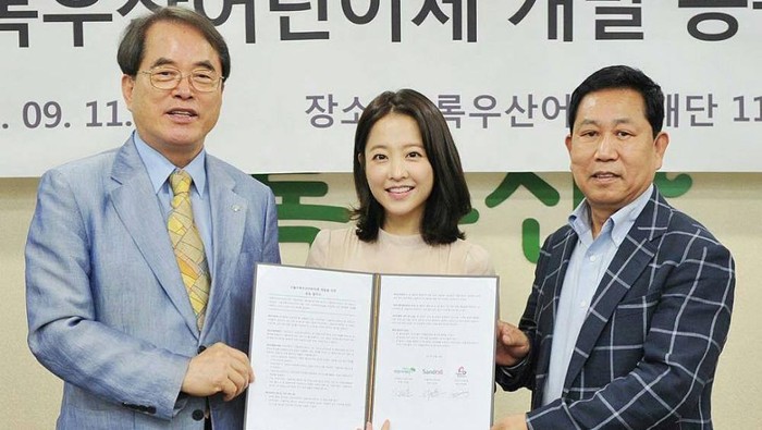 Selain sukses dalam dunia akting, Park Bo Young juga kerap menjadi duta sosial dalam untuk acara amal ataupun peduli sosial. Contohnya Korea National Police Hospital, 15th Puchon International Fantastic Film Festival (PiFan). Wah, tak cuma cantik tapi berprestasi! (Foto: instagram.com/parkboyoungzone)