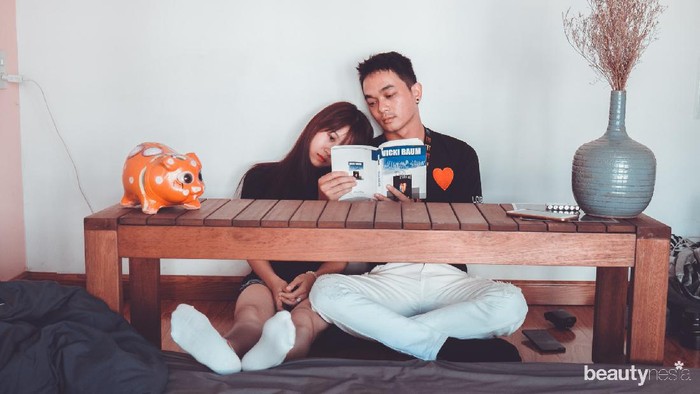 4 Keuntungan Punya Pacar Kutu Buku 4 Keuntungan Punya Pacar Kutu Buku