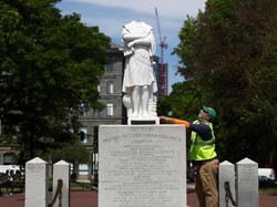3 Patung Christopher Columbus Dirobohkan, Salah Satunya Dipenggal