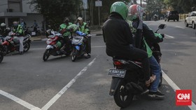 Kemenhub: Penerapan Penumpang Ojol Bawa Helm Sulit Diterapkan