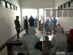 Gugus Tugas Cirebon Swab Test 200 Santri yang Hendak ke Jatim