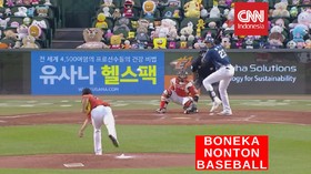 VIDEO: Boneka Nonton Pertandingan Baseball