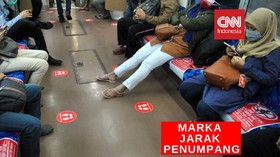 VIDEO: Antisipasi Jam Sibuk, KCI Pasang Marka Jarak