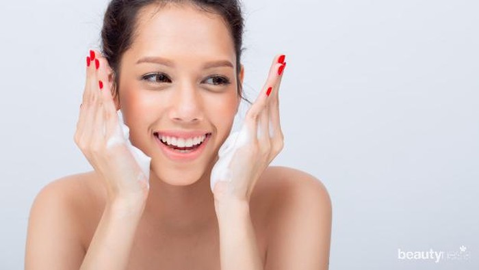 Wajib Pakai Masker di New Normal, Jangan Lupa Double Cleansing!