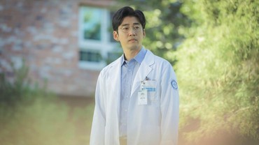 img-title Yoon Kye Sang Resmikan Pernikahan dengan CEO Produk Kecantikan