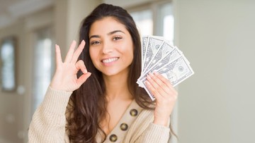 ZODIAK SCORPIO BELANJA BERLEBIHAN BIKIN PENGELUARAN MEMBENGKAK