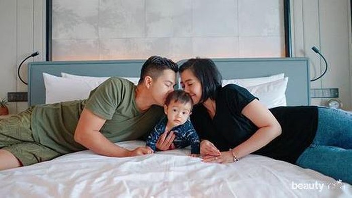 10 Potret Kompak dan Bahagia Keluarga Kecil Ardina Rasti