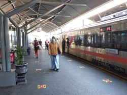 Ada Demo, 8 KA Keberangkatan Stasiun Gambir Bisa Naik di Jatinegara Hari Ini