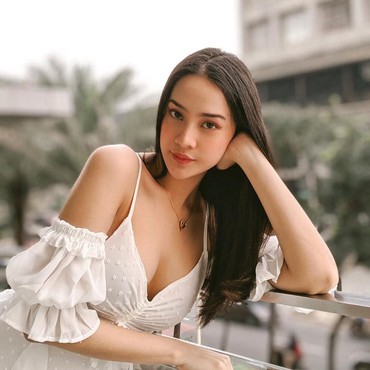 Anya Geraldine Pamer Pose Panas, Netizen Halu Riuh Lagi