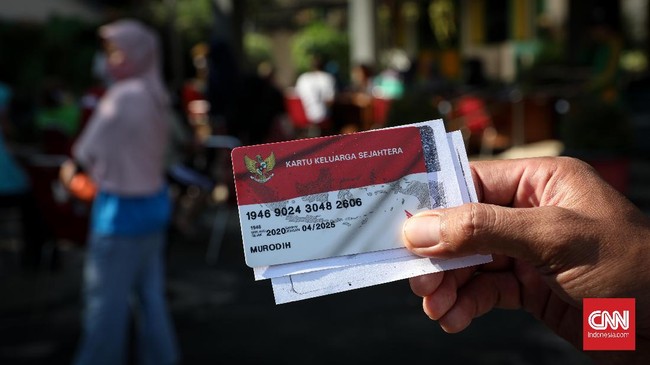 Kementerian Sosial mulai kelimpungan mengatasi kekurangan jumlah bantuan sosial (bansos) di beberapa daerah.