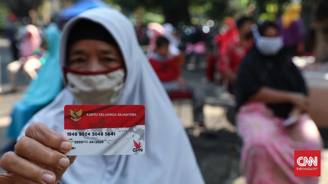 Pemerintah akan mempercepat penyaluran berbagai bansos untuk memitigasi peringatan lemahnya daya beli masyarakat dari deflasi tiga bulan berturut-turut.