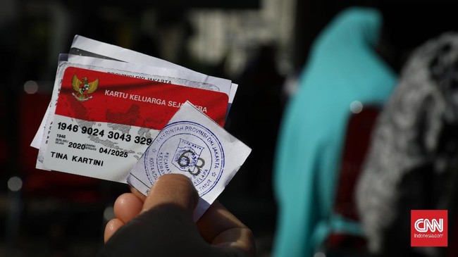Di usia ke-75 tahun, Indonesia belum mampu menyelesaikan persoalan data penduduk miskin. Padahal, data tersebut penting agar penyaluran bansos tepat sasaran.